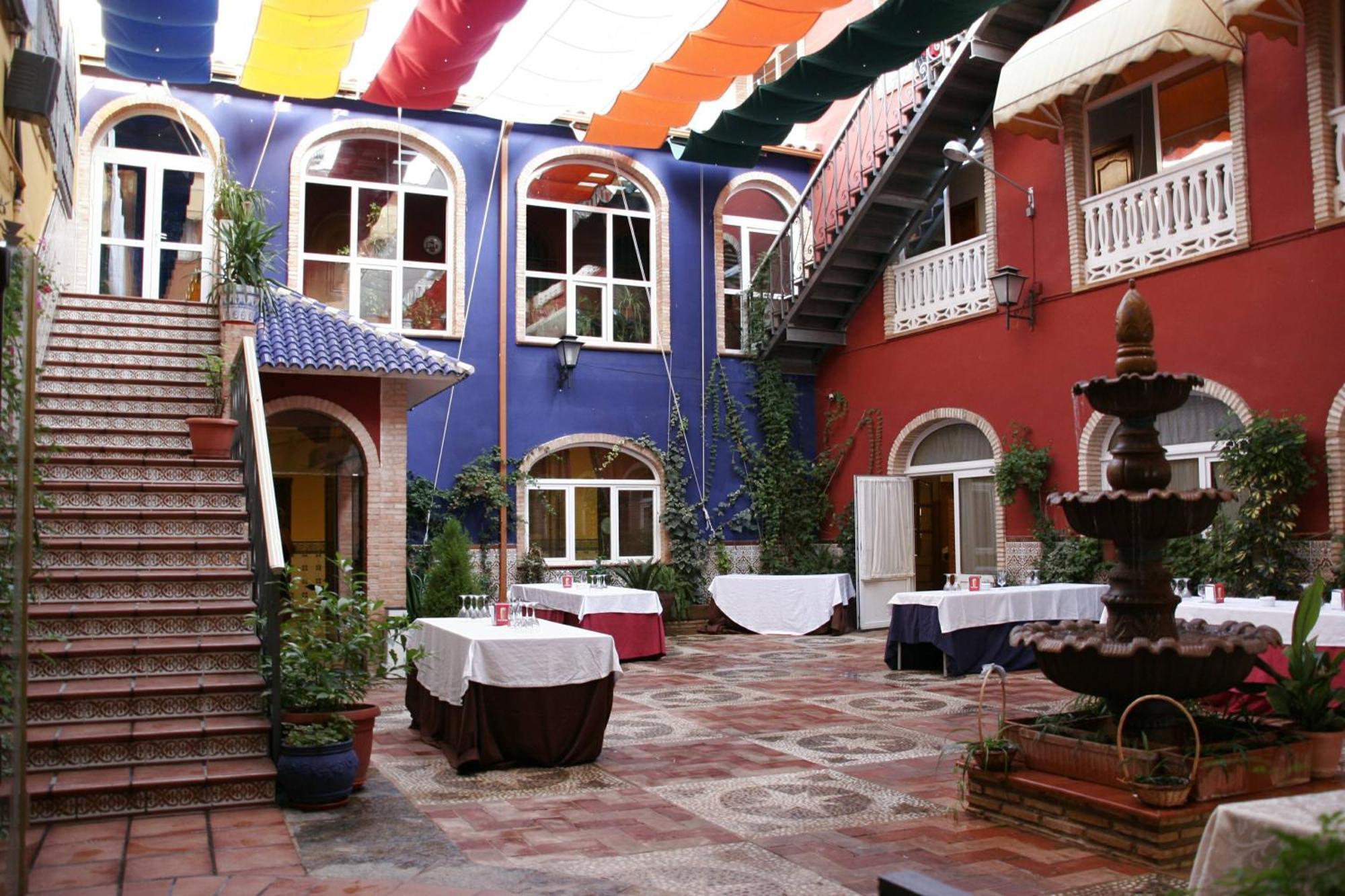 Hotel Plaza Manjon Villanueva Del Arzobispo Bagian luar foto